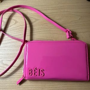Beis The Travel Wallet in Barbie Pink
